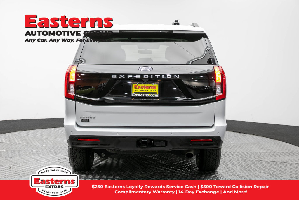 Used 2025 Ford Expedition Active AWD/4WD image 7