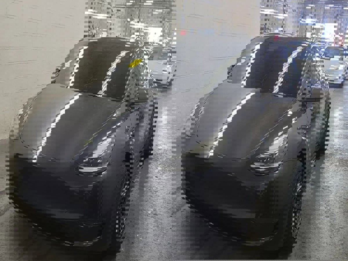 Used 2024 Tesla Model Y Long Range image 2