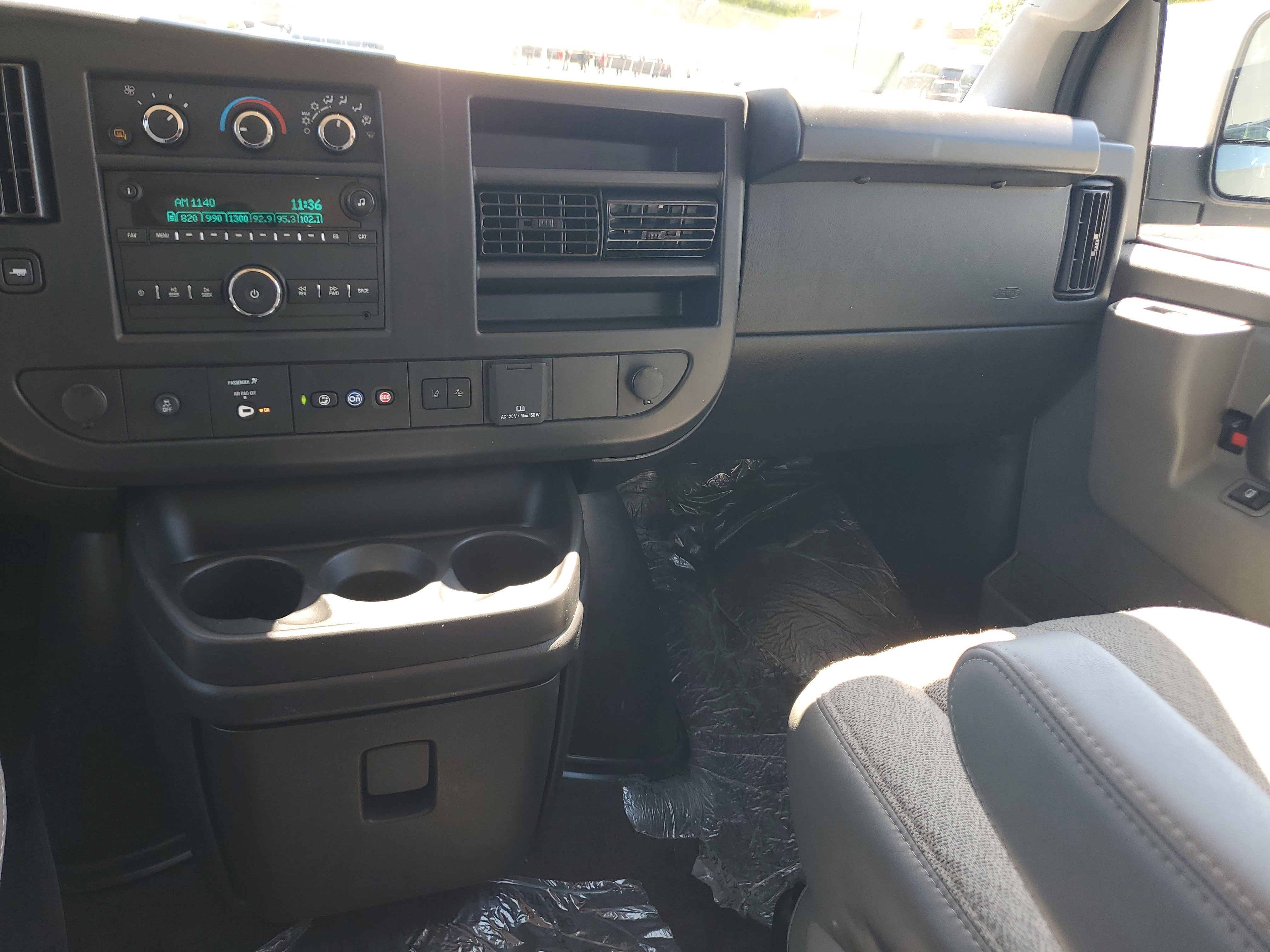 Used 2025 Chevrolet Express 3500 LT w/ LT Preferred Equipment Group RWD image 17