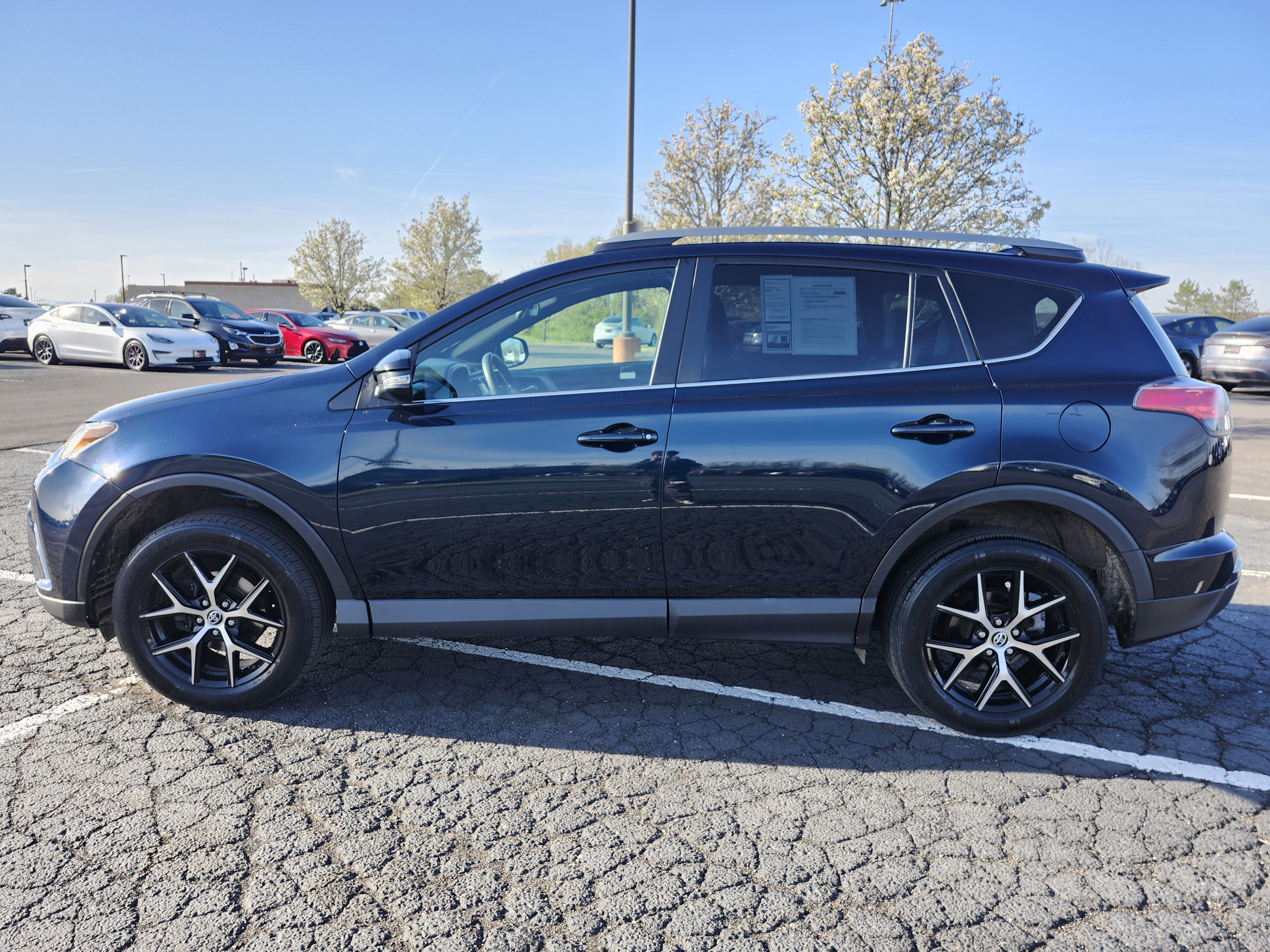 Used 2017 Toyota RAV4 SE image 14