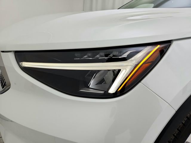 New 2025 Volvo XC40 B5 Core w/ Protection Package Premier image 18