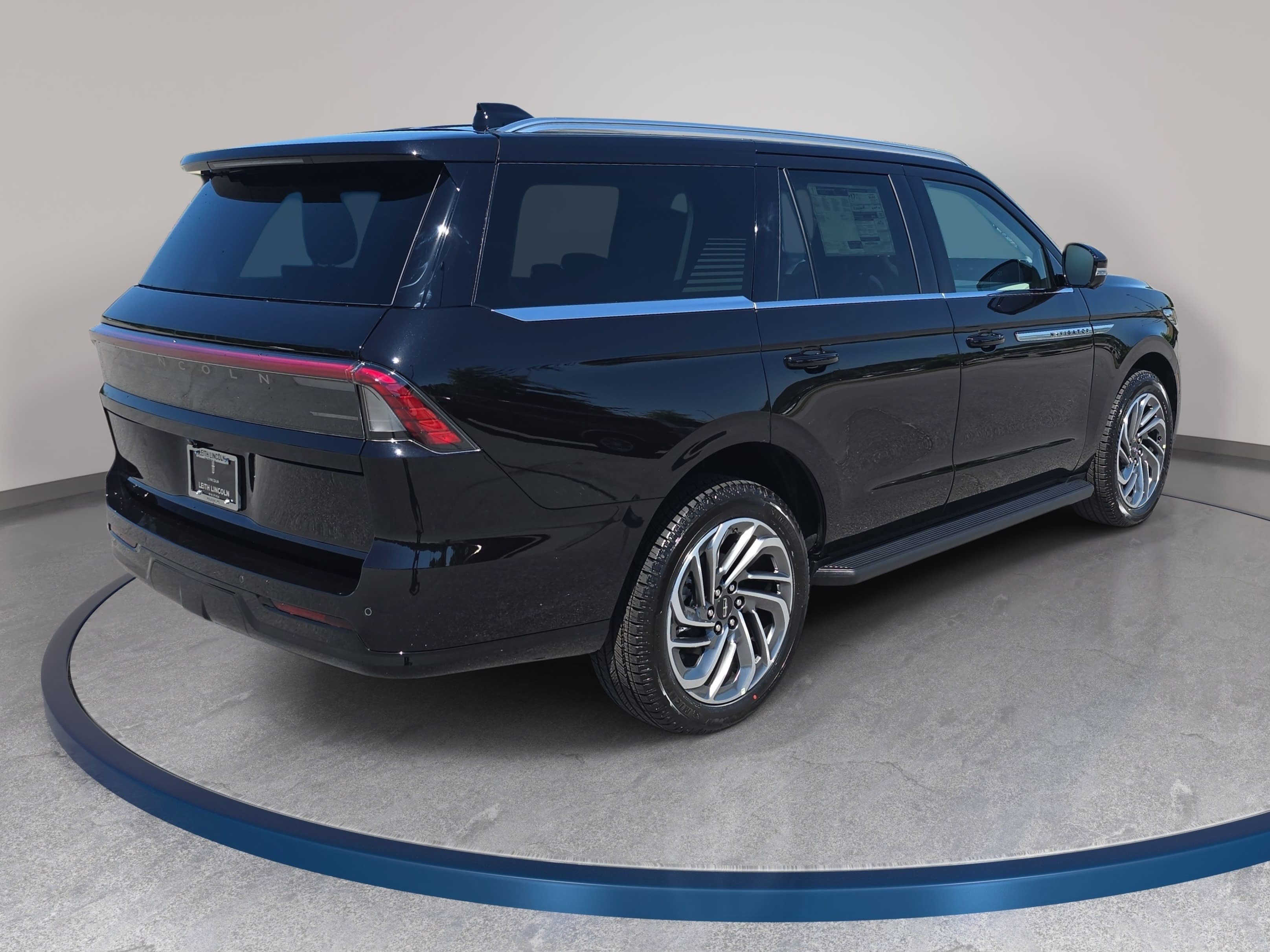 New 2026 Lincoln Navigator Premiere AWD/4WD image 5