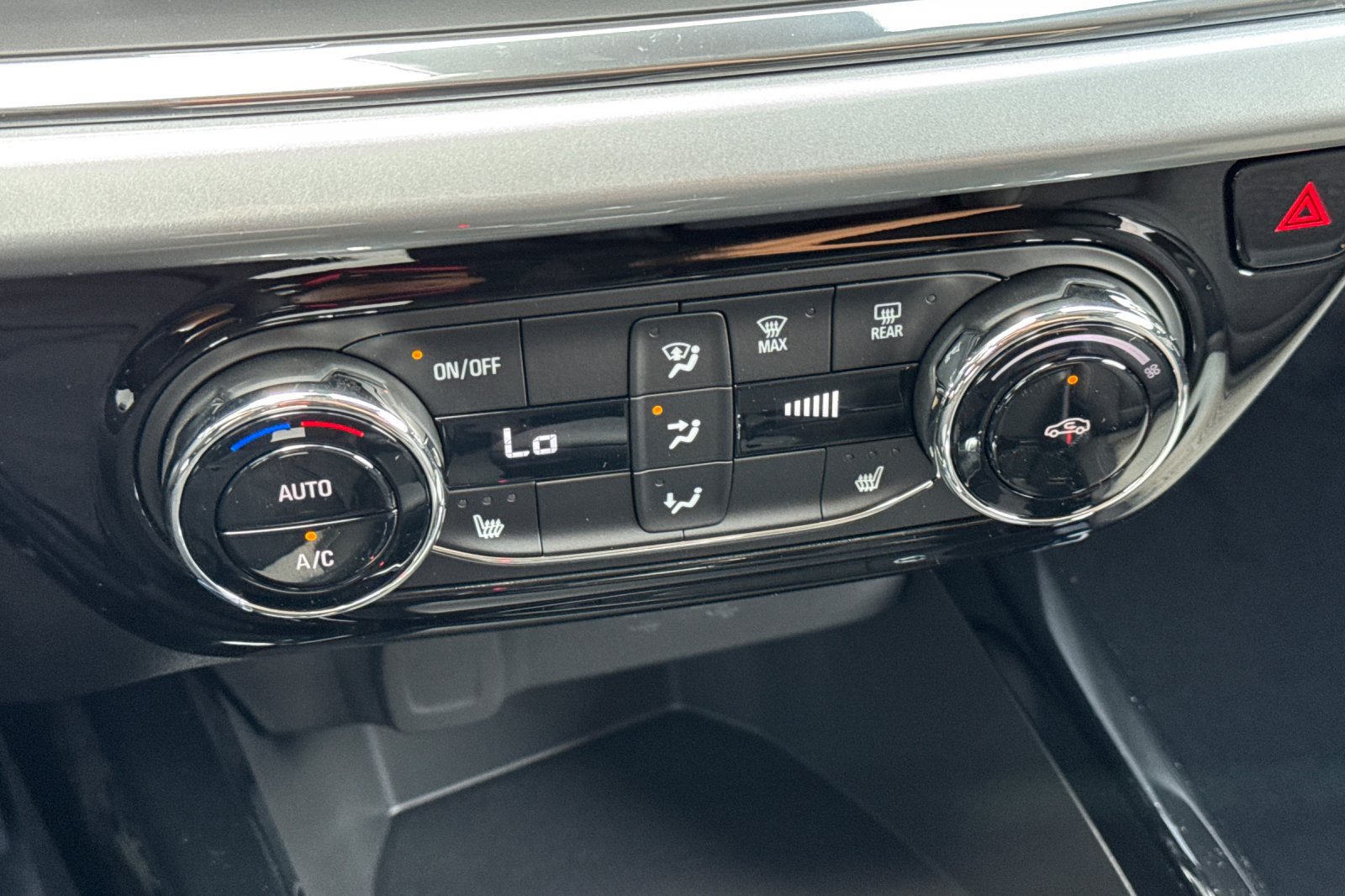New 2026 Chevrolet Trax LT w/ Driver Confidence Package FWD image 19