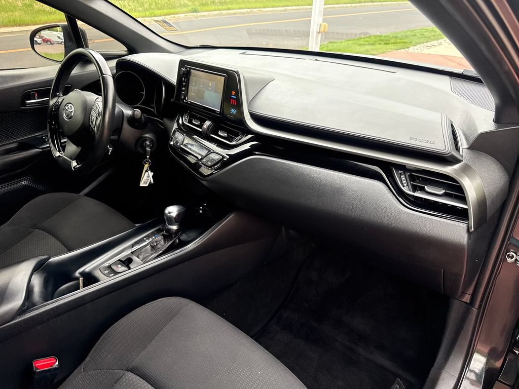 Used 2018 Toyota C-HR XLE FWD image 30