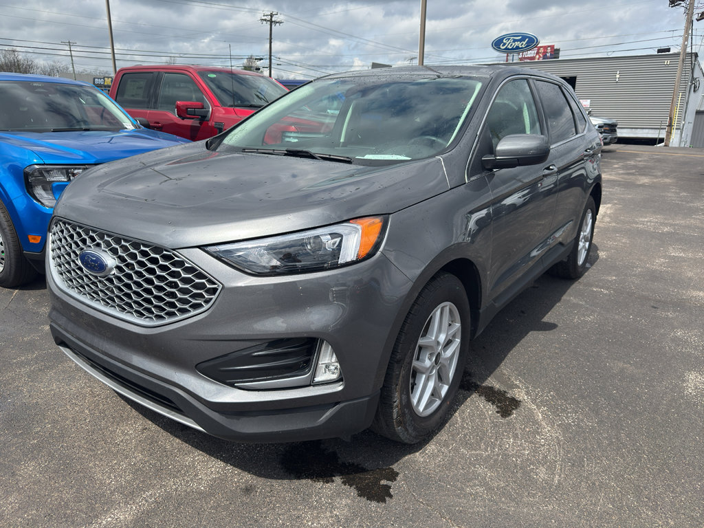 Used 2024 Ford Edge SEL w/ Convenience Package