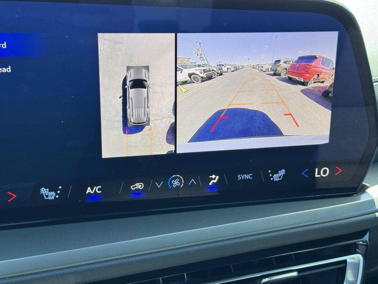 Used 2024 Chevrolet Traverse LT image 20