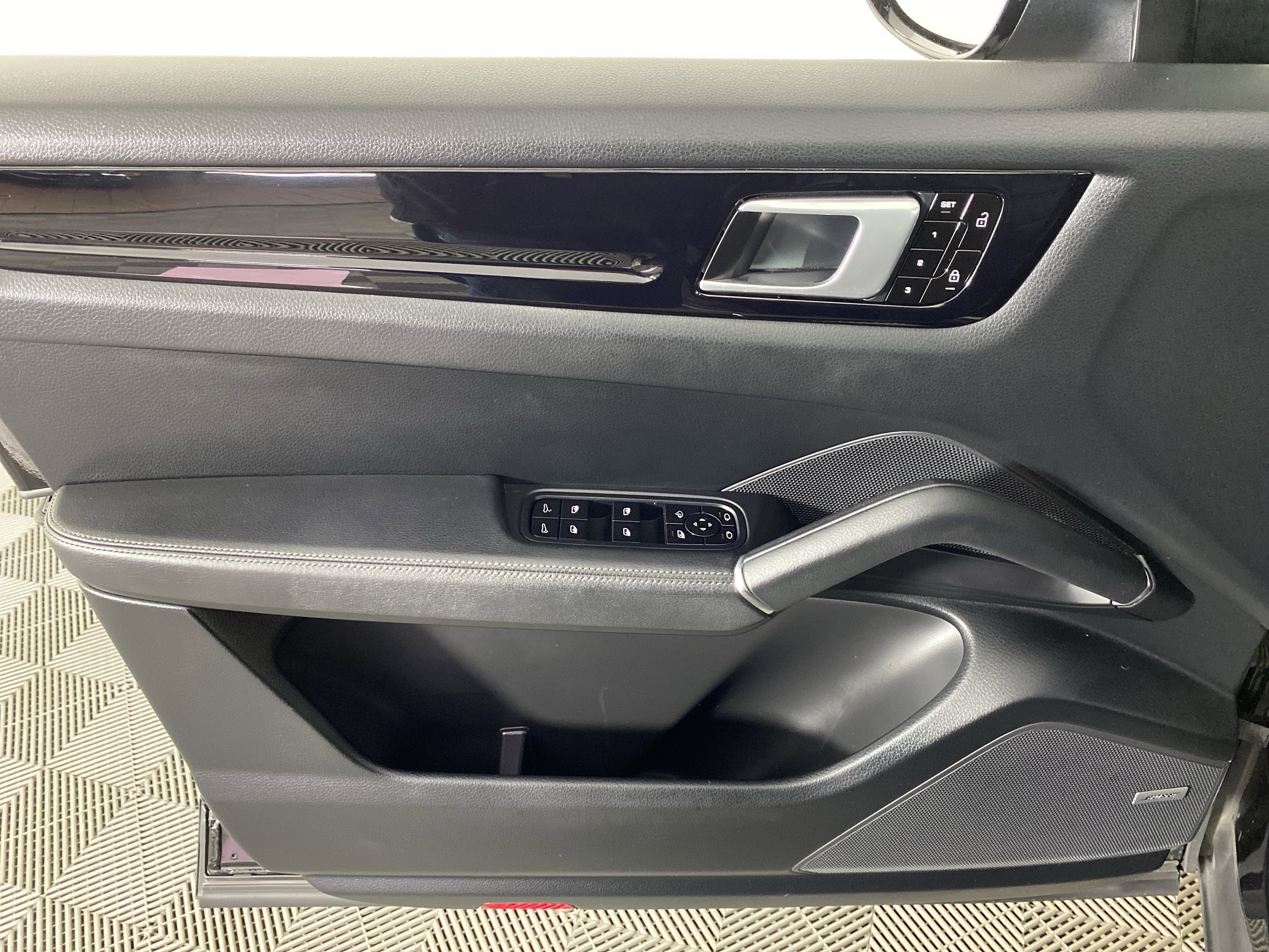 Used 2020 Porsche Cayenne image 15