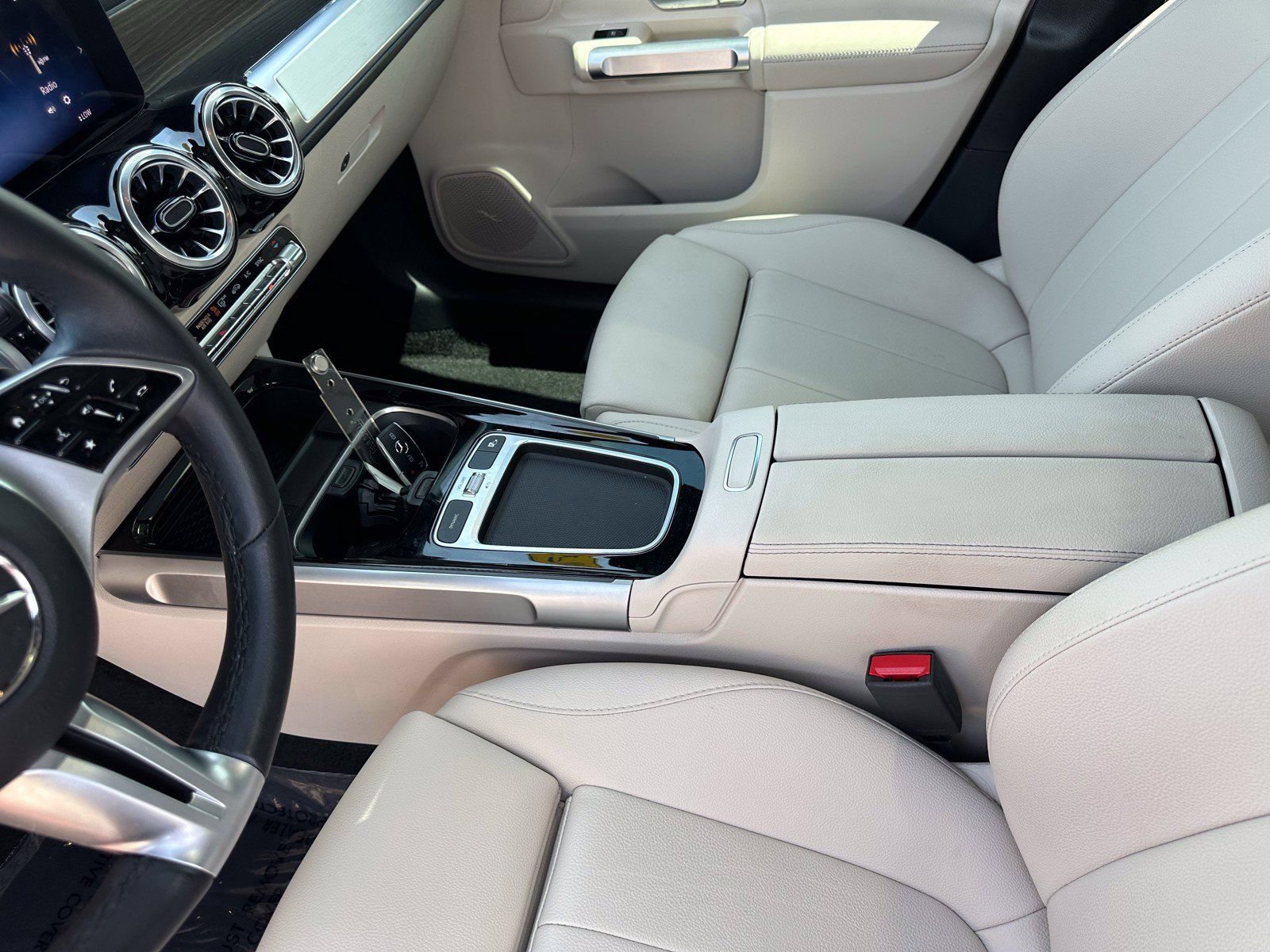 Used 2024 Mercedes-Benz GLB 250 image 23