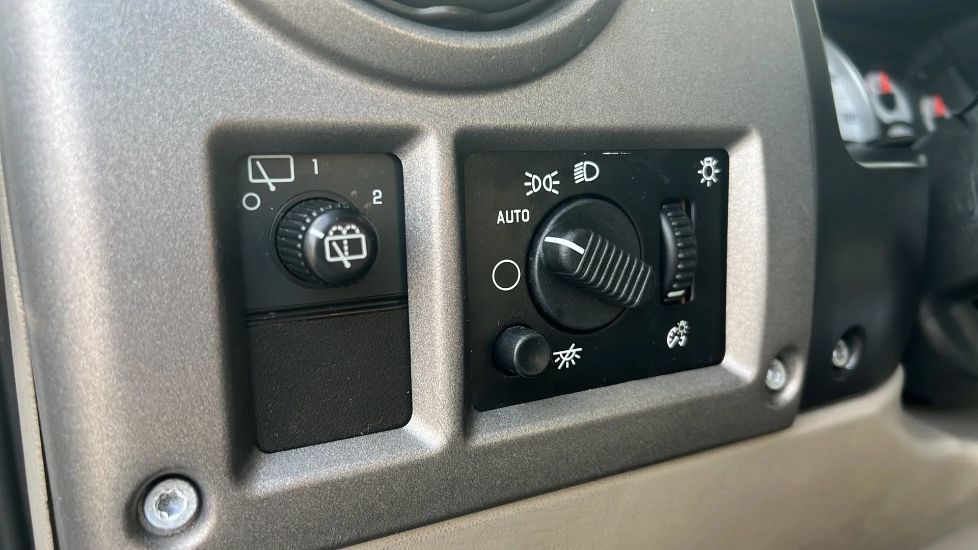 Used 2004 HUMMER H2 w/ Preferred Equipment Group image 18