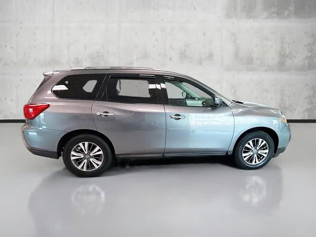 Used 2017 Nissan Pathfinder SV image 4
