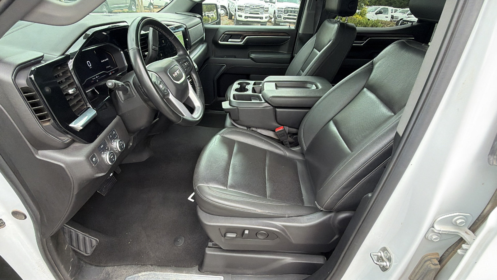 Used 2025 GMC Sierra 1500 SLT AWD/4WD image 16