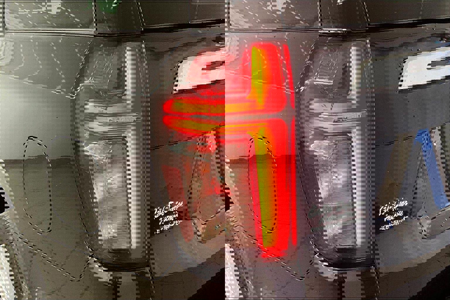 Used 2023 Chevrolet Suburban High Country image 23