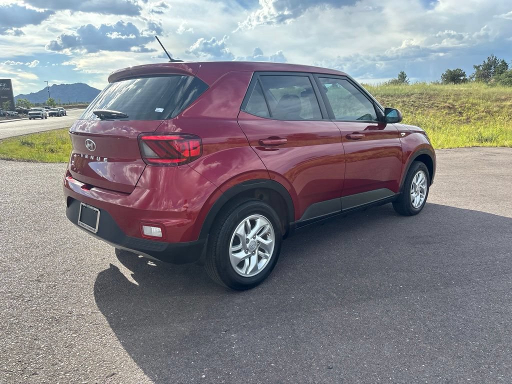 Used 2025 Hyundai Venue SE FWD image 6