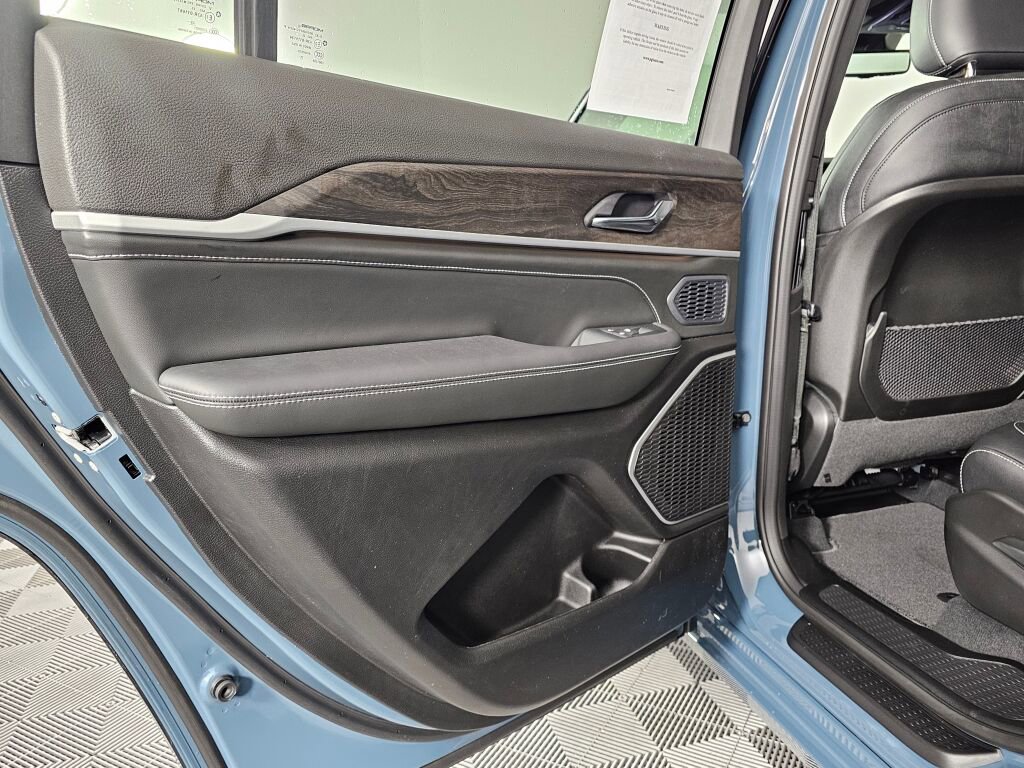 New 2026 Jeep Grand Cherokee L Limited image 32