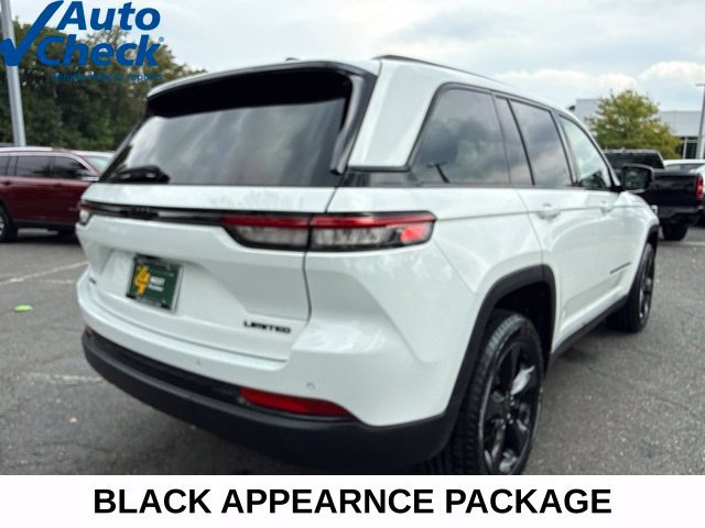 Used 2023 Jeep Grand Cherokee Limited w/ Black Appearance Package AWD/4WD image 17