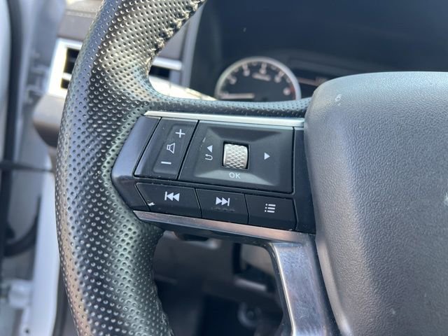 Used 2024 Mitsubishi Outlander SE image 14