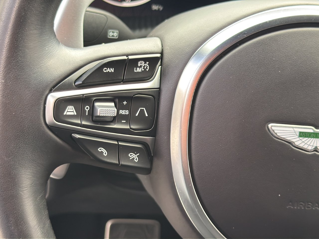 Used 2024 Aston Martin DBX AWD/4WD image 27
