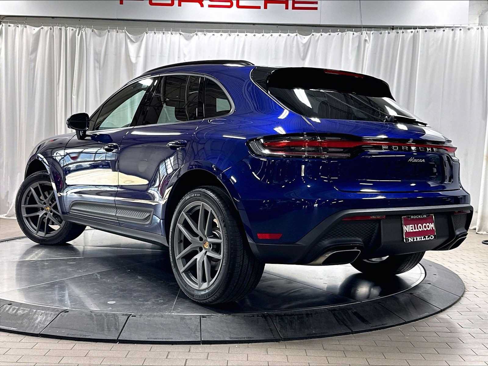Used 2026 Porsche Macan AWD/4WD image 3