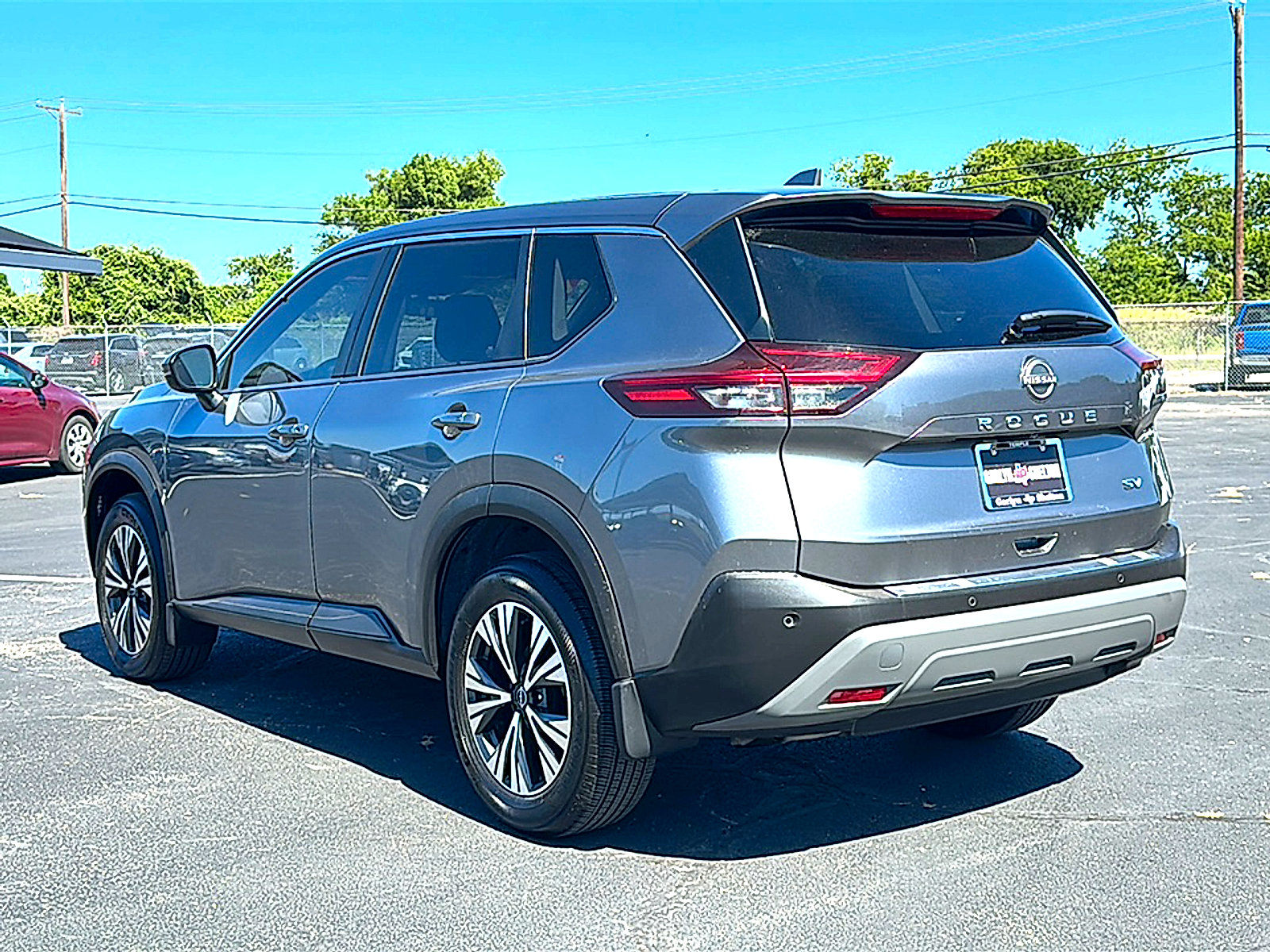 Used 2023 Nissan Rogue SV FWD image 6