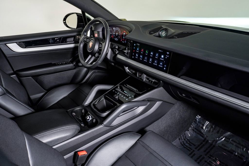 Certified 2025 Porsche Cayenne Coupe image 14
