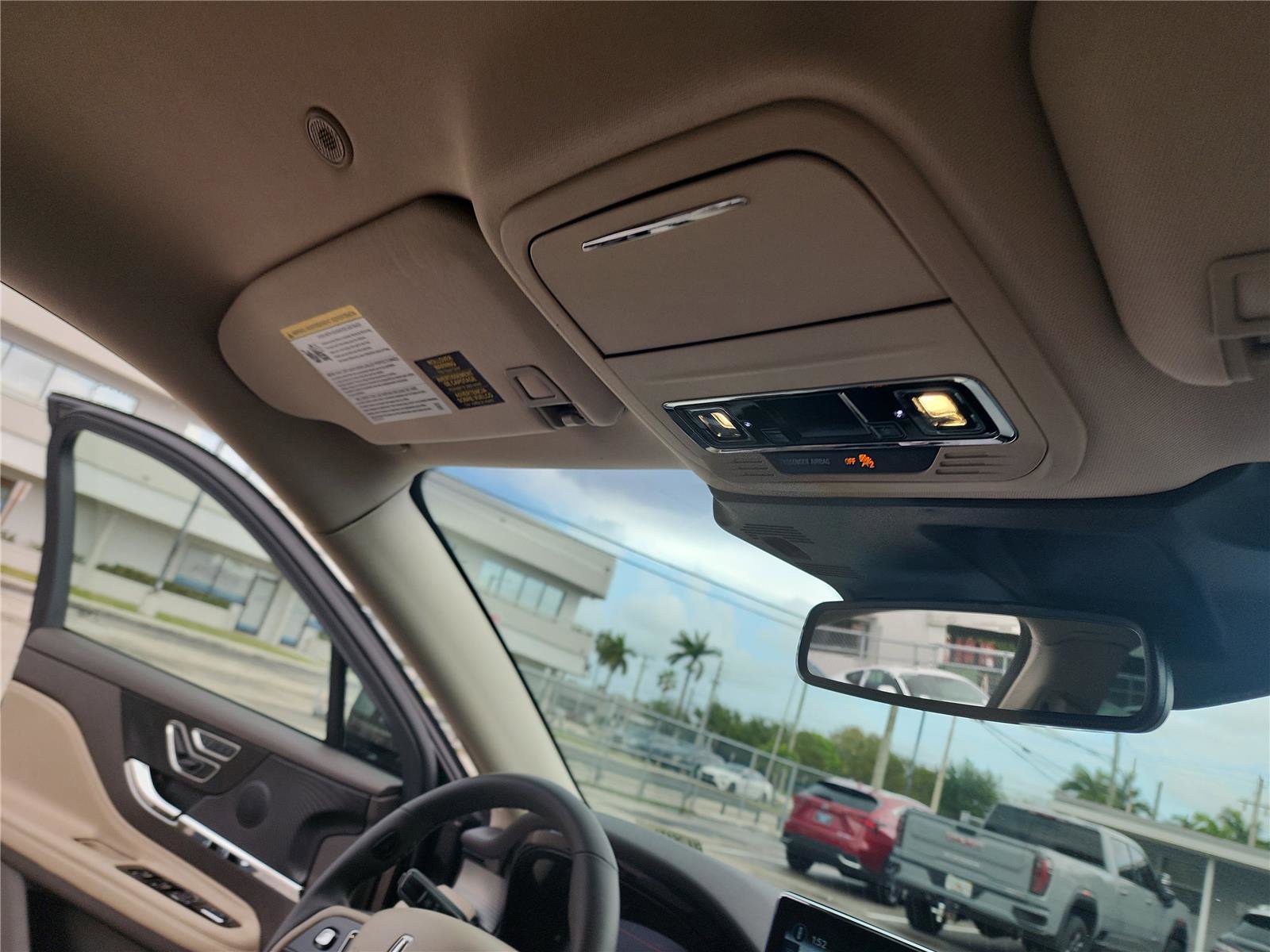 Used 2023 Lincoln Corsair FWD w/ Towing Package image 27