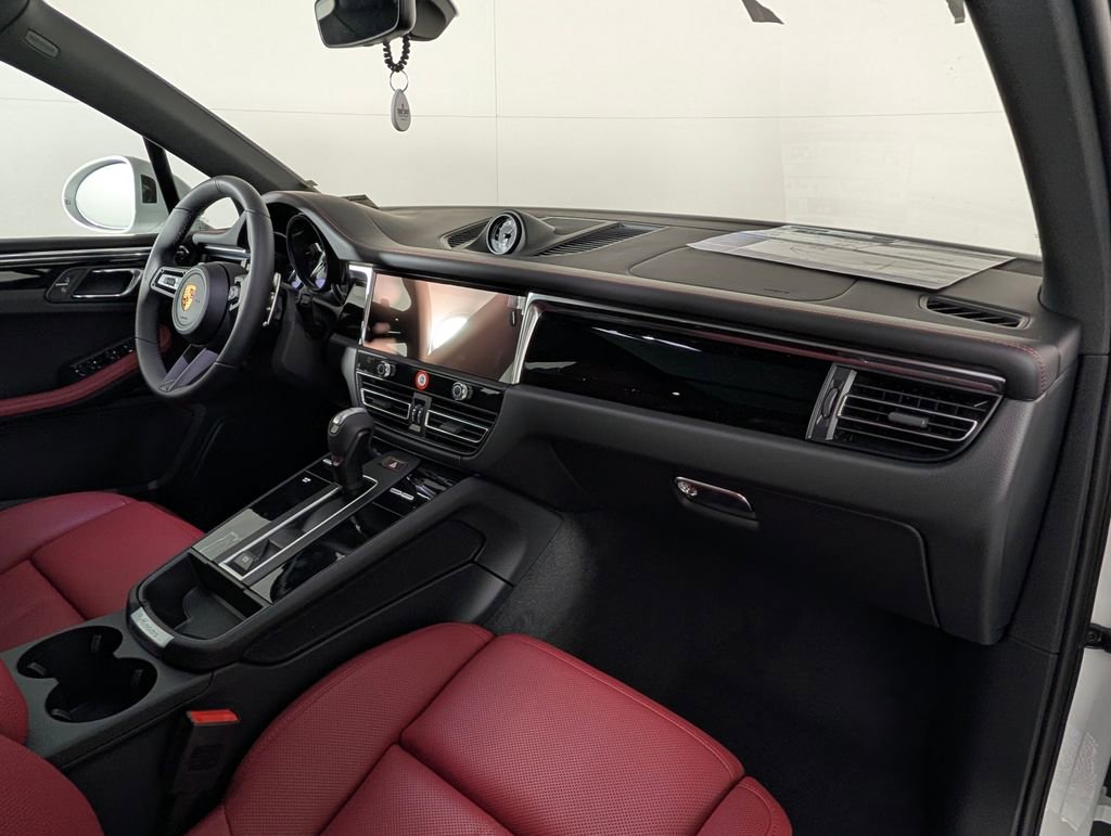 New 2026 Porsche Macan image 20