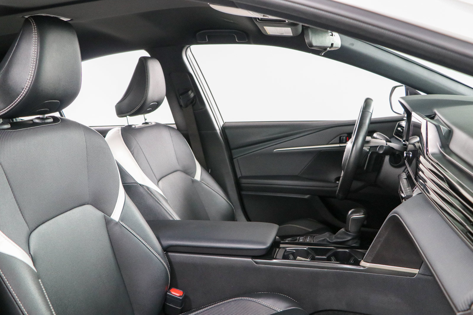 Used 2025 Toyota Camry SE FWD image 26