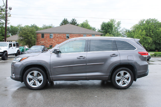 Used 2017 Toyota Highlander Limited AWD/4WD image 5
