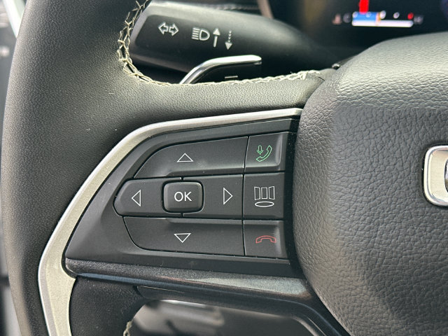 Used 2023 Jeep Grand Cherokee Altitude AWD/4WD image 30