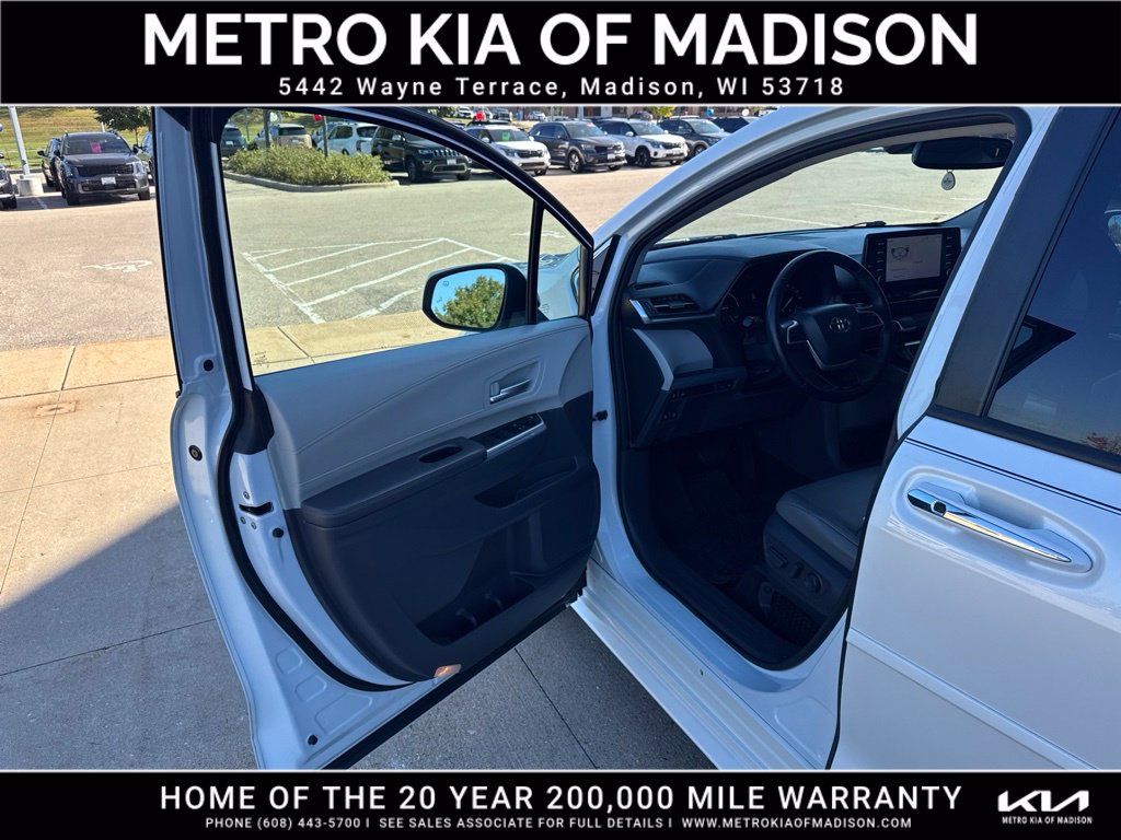 Used 2021 Toyota Sienna XLE AWD/4WD image 11