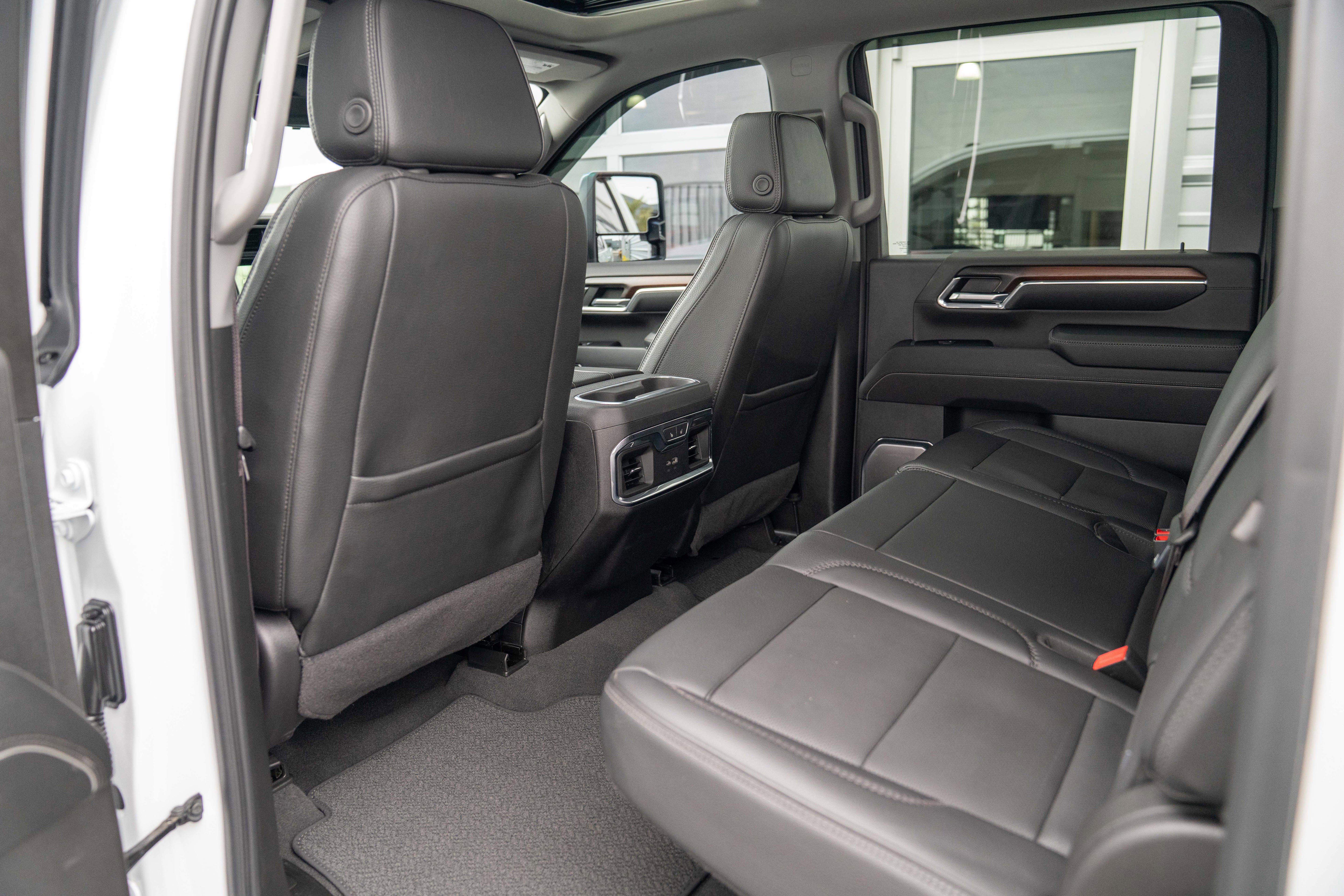 Used 2024 GMC Sierra 3500 Denali w/ Denali Reserve Package image 33