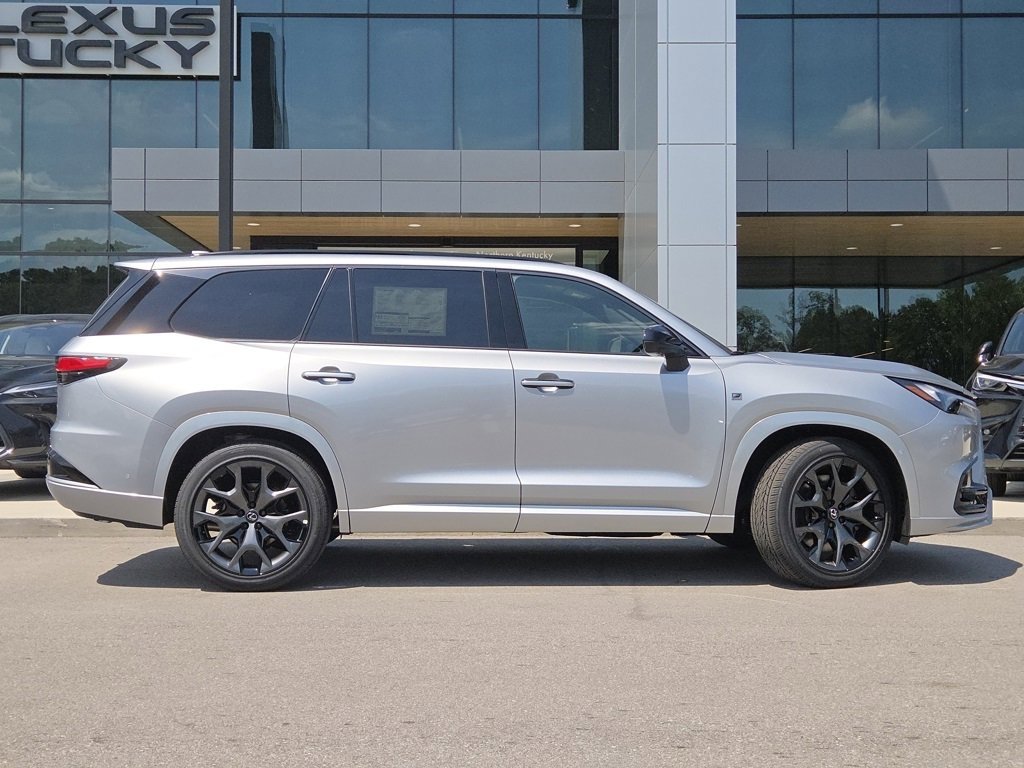 New 2025 Lexus TX 500h AWD image 32