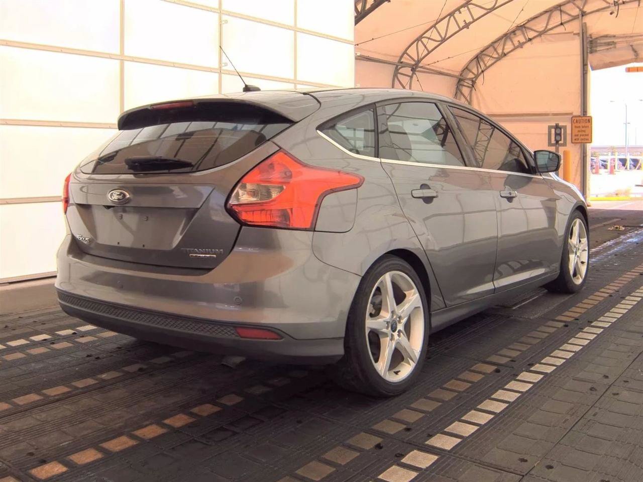 Used 2014 Ford Focus Titanium FWD image 5