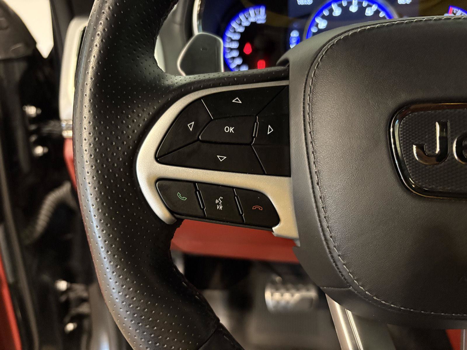 Used 2018 Jeep Grand Cherokee Trackhawk AWD/4WD image 17