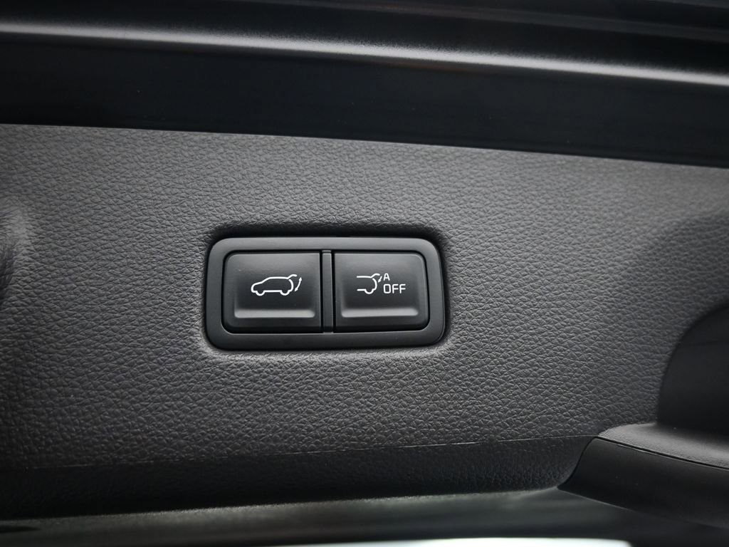 Used 2023 Kia Carnival EX image 23