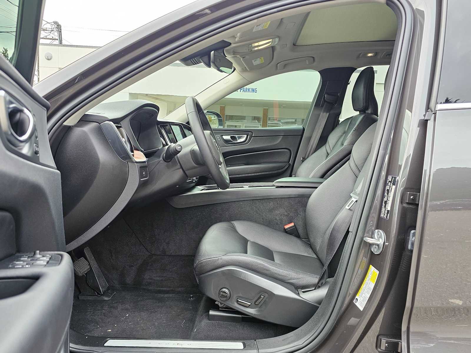 Certified 2023 Volvo XC60 B5 Plus w/ Climate Package image 19