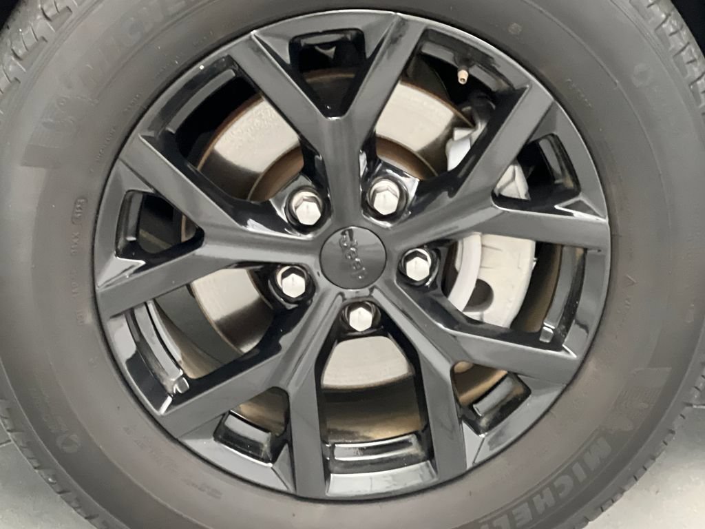 Used 2024 Jeep Grand Cherokee Altitude RWD image 70