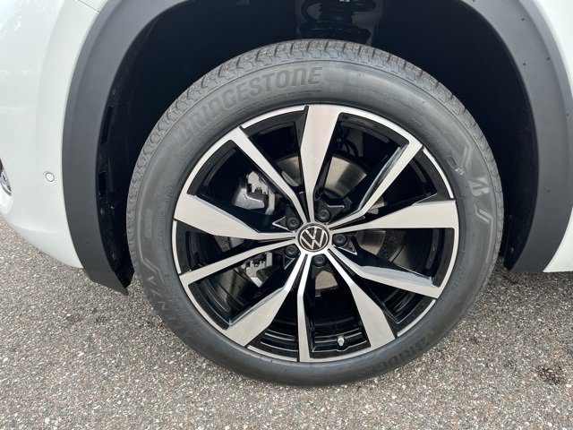 New 2026 Volkswagen Atlas Cross Sport SEL Premium R-Line image 9