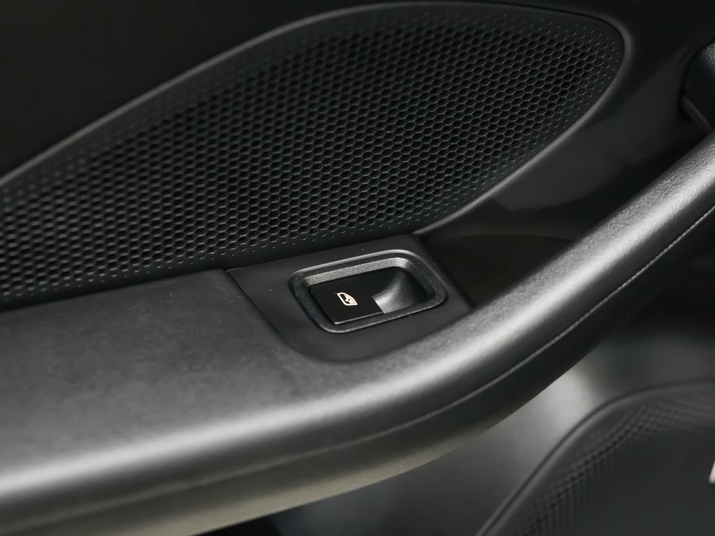Certified 2025 Porsche Macan Electric RWD image 17