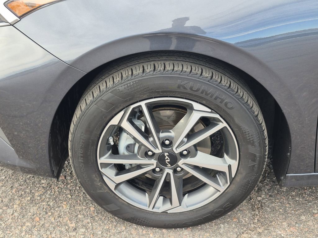 Certified 2023 Kia Forte LXS image 18