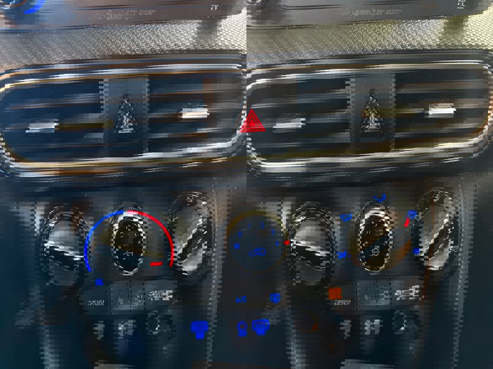 Used 2019 Hyundai Kona SEL w/ SEL Tech Package 02 image 24