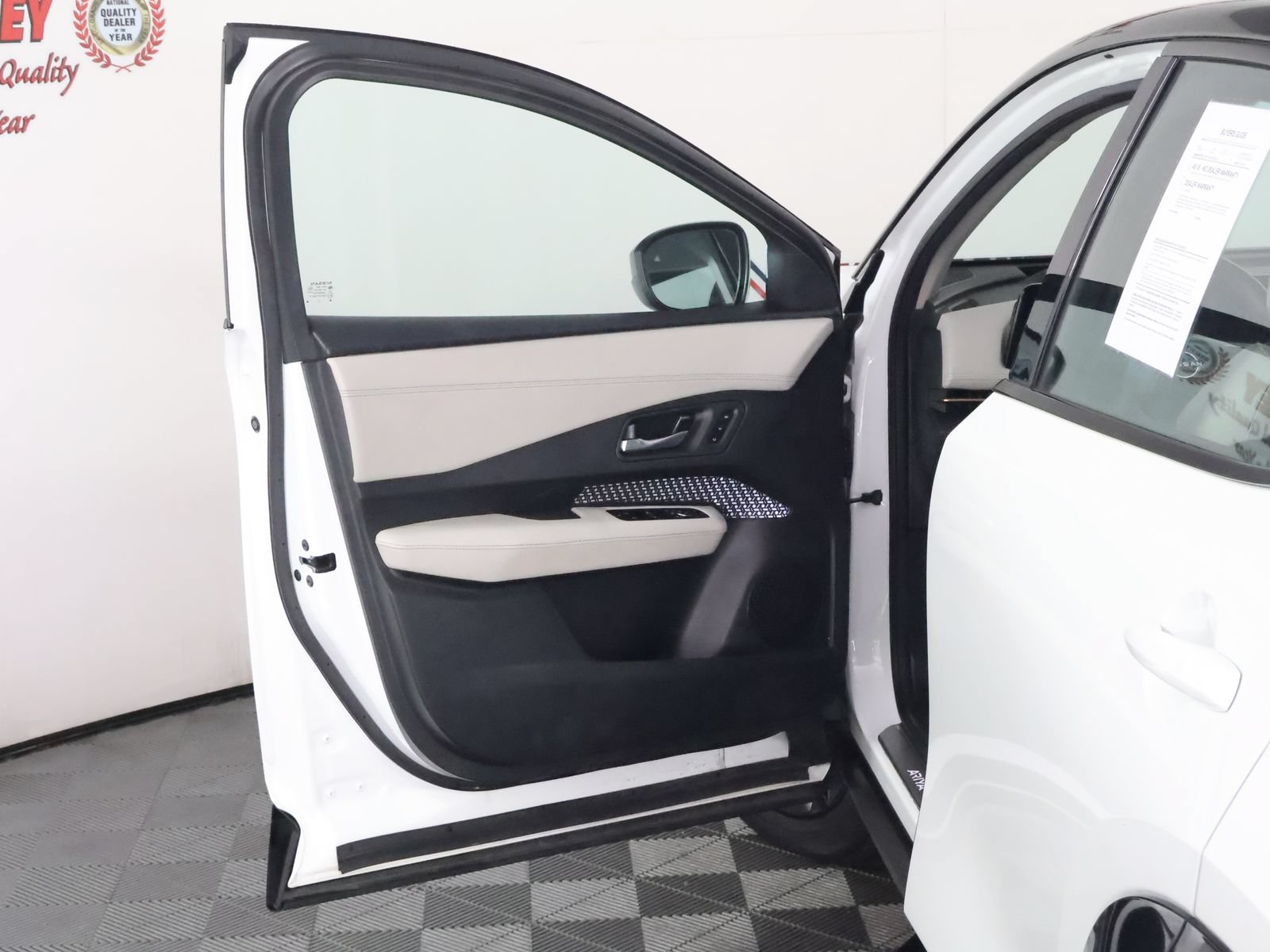 Used 2023 Nissan Ariya AWD image 24
