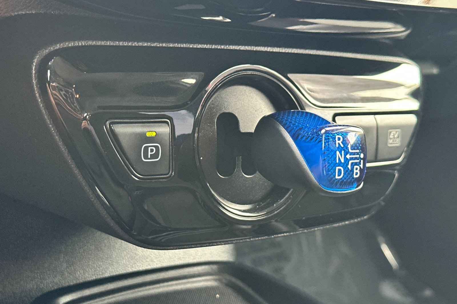 Used 2019 Toyota Prius LE w/ Carpet Mat Package FWD image 22