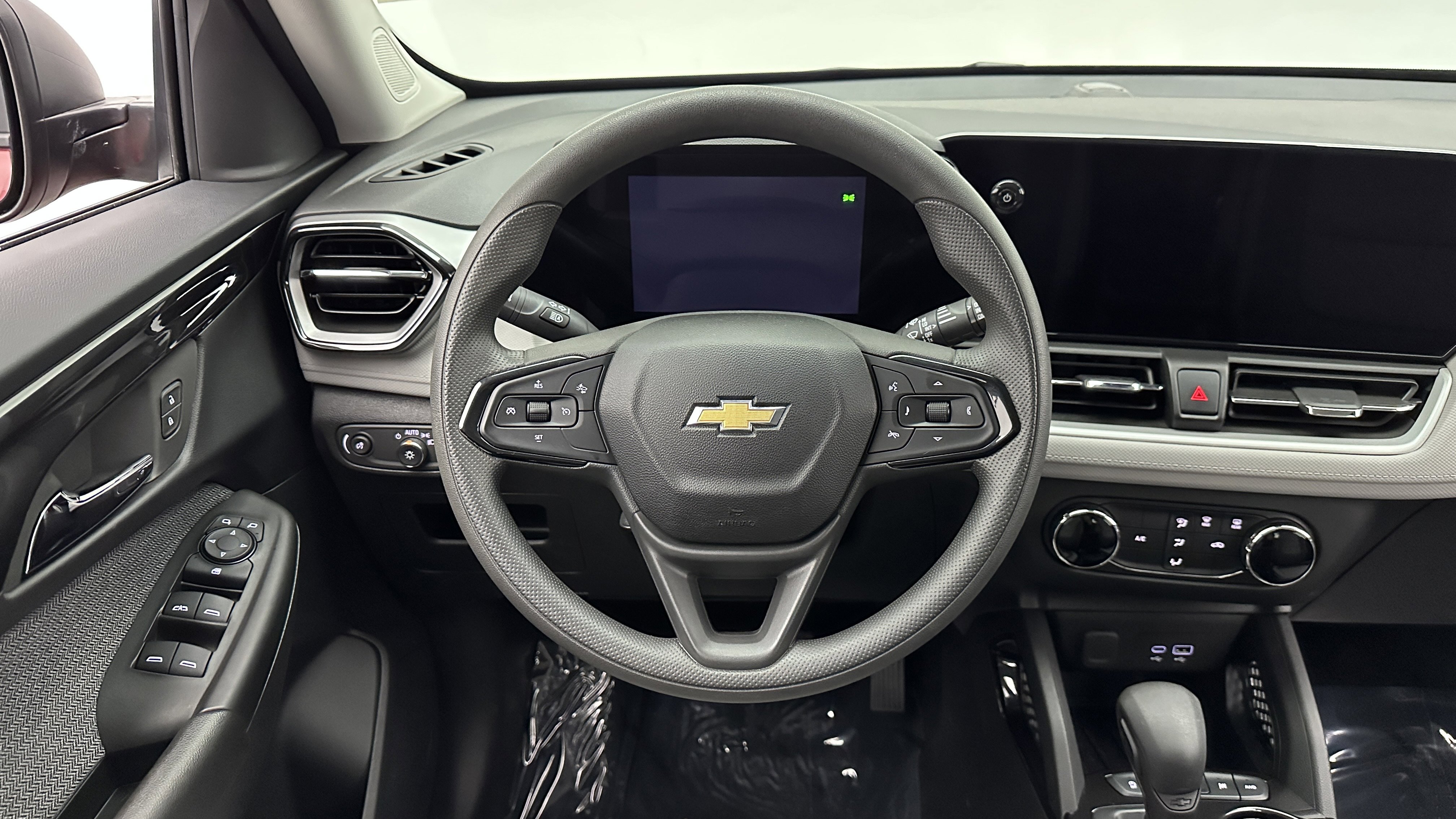Used 2025 Chevrolet TrailBlazer LS image 23