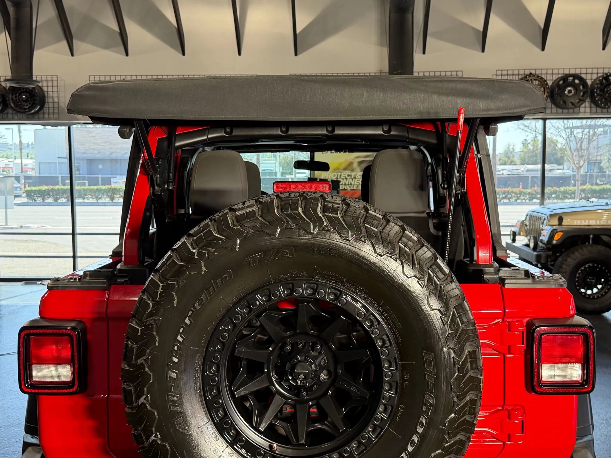 Used 2018 Jeep Wrangler Unlimited Sport image 21