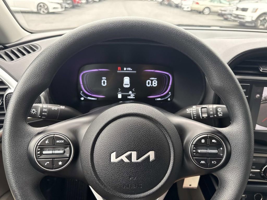 Used 2025 Kia Soul LX w/ LX Technology Package FWD image 26