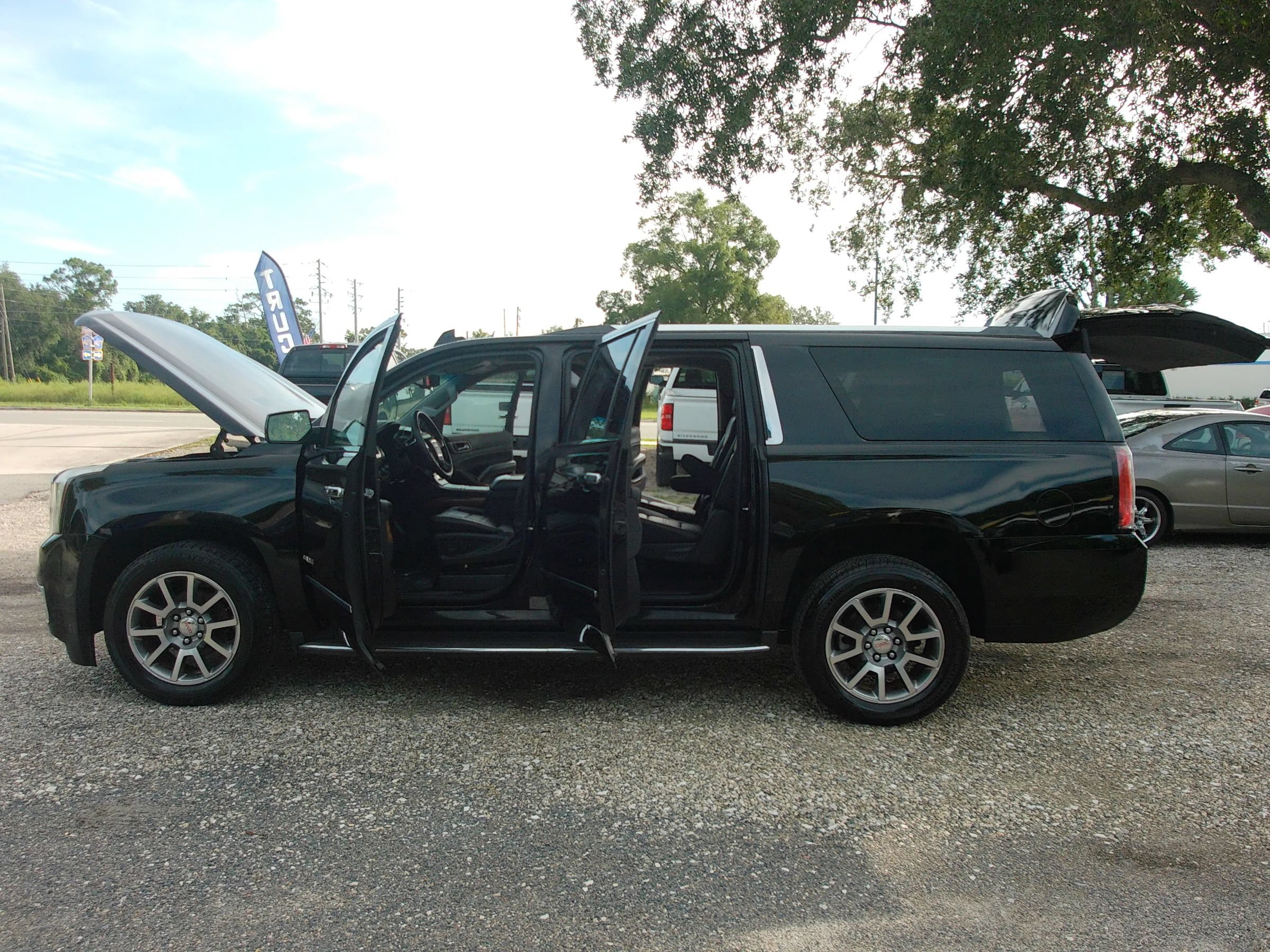 Used 2015 GMC Yukon XL Denali w/ Open Road Package RWD image 10