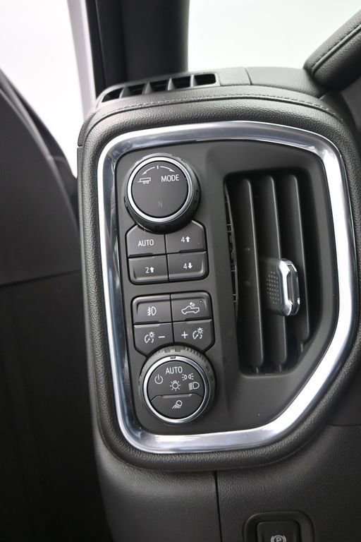 Used 2023 Chevrolet Silverado 3500 High Country image 14