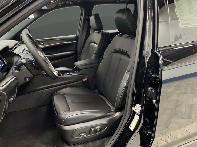 New 2026 Jeep Grand Cherokee Limited w/ Luxury Tech Group II AWD/4WD image 4
