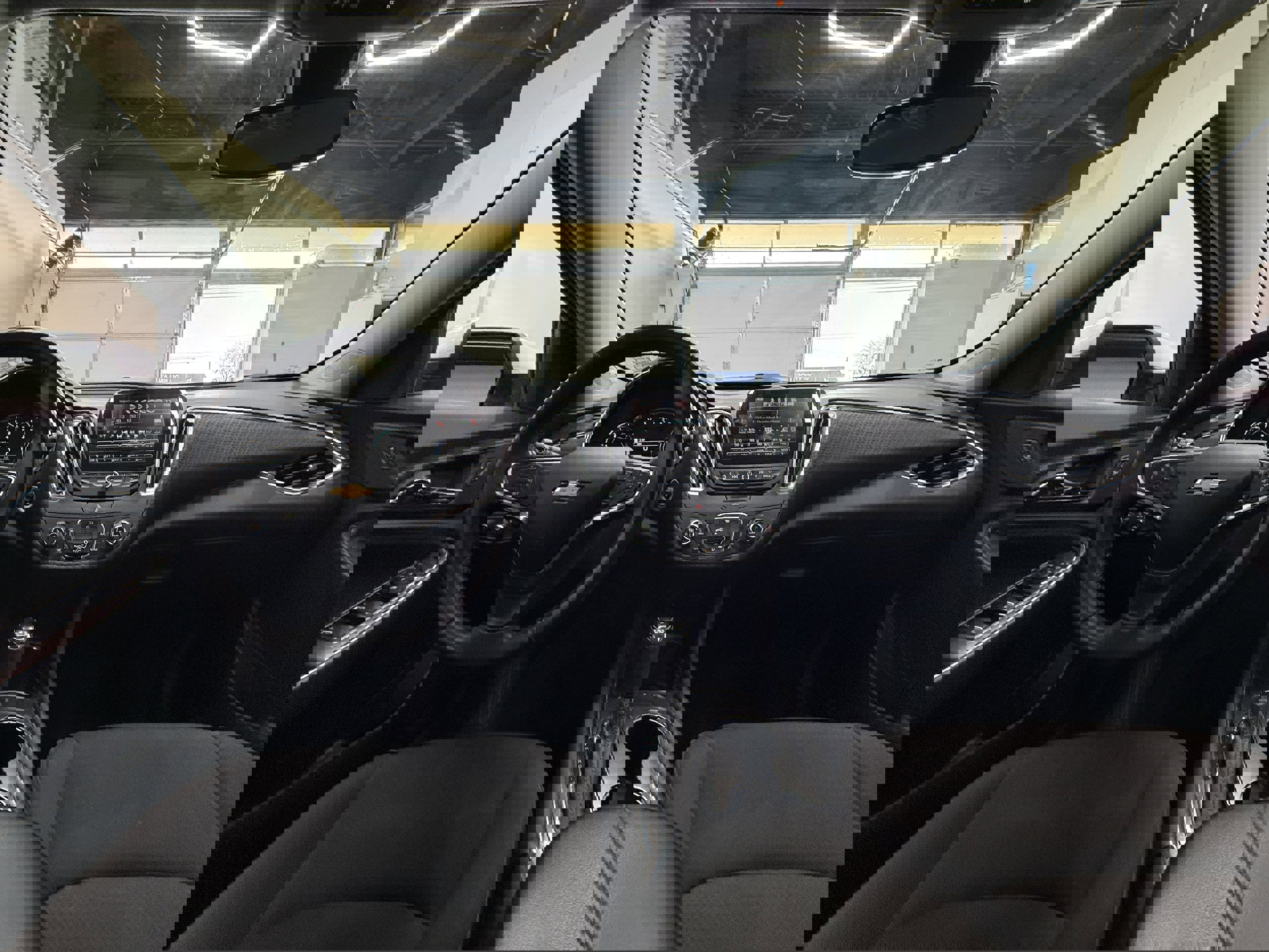 Used 2018 Chevrolet Malibu LT image 12